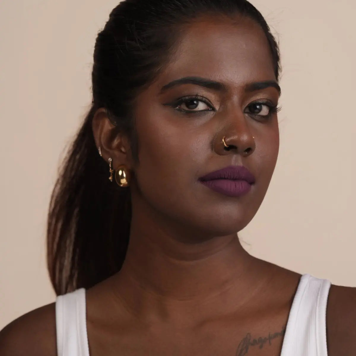 Matte SPF lip mousse lipstick on model with plum-mauve matte lips